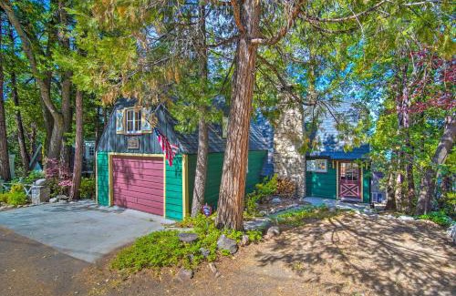 Lake Arrowhead House | Vintage Lake Arrowhead Cabin - Walk to Lake!