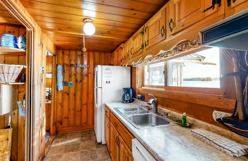 Greenville House | Vintage lakefront cabin with incredible water views, private dock & pebble beach
