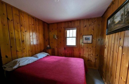 Phillips Cottage | Vintage Lakeside Cottage on Long Lake ~ Pine Haven