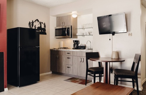 Big Bear Lake Hotel | Vintage Lakeside Inn