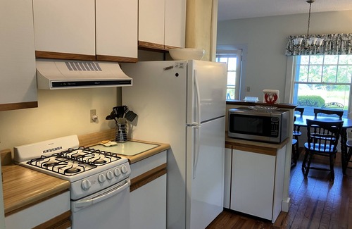 Round Pond Cottage | Vintage Maine Cottage - Water Views and Water Access
