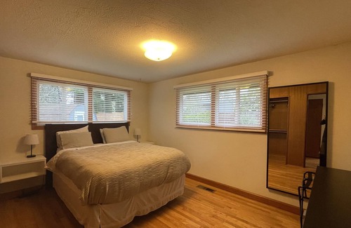Cedar Hills House | Vintage Mid Century Private Home