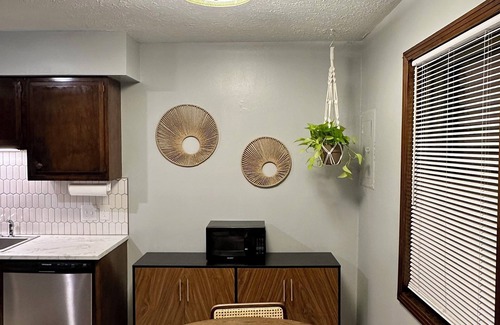 Gallatin House | Vintage modern/boho Gallatin townhome!