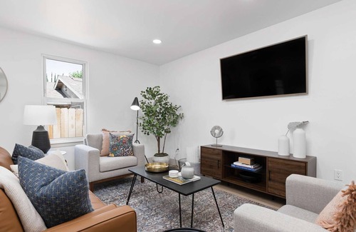 Exeter House | Vintage Modern Cottage in Downtown Exeter + Near Sequoia National Park