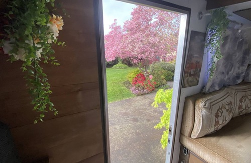 Bethel-Danebo House | Vintage Motorhome/RV + WiFi