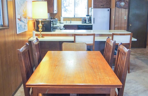 Soda Springs Ski Chalet | Vintage Pines Chalet: Cozy 3-bedroom home in lovely Soda Springs