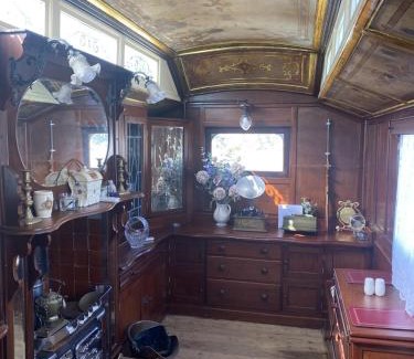 Turnchapel House | Vintage Showman's Wagon For Two Close to Beach