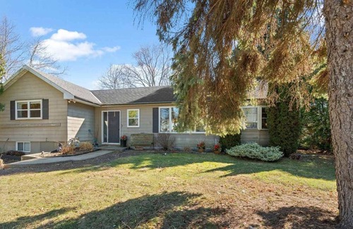 Niagara-on-the-Lake Cottage | Vintage Wine Time in the heart of wine country!