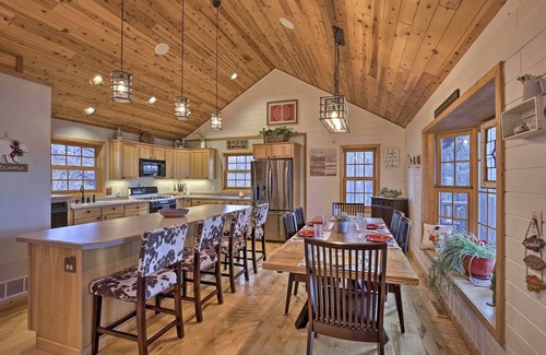 Webster Cabin | Viola Lakefront Escape w/3 Kayaks & Paddle Board