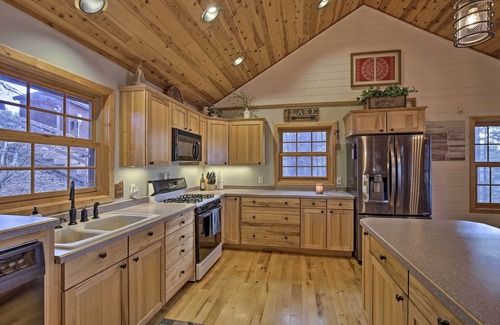 Webster Cabin | Viola Lakefront Escape w/3 Kayaks & Paddle Board
