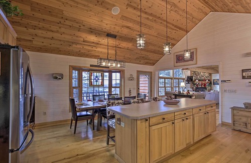 Webster Cabin | Viola Lakefront Escape w/3 Kayaks & Paddle Board