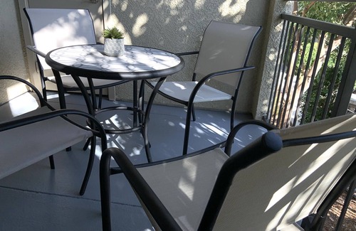 Valencia Apartment | VIP 2 King beds, Fast Wi-Fi, and smart TV's