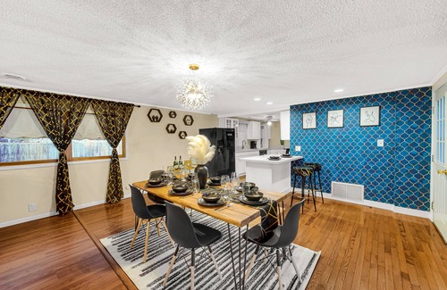 Michigan City Villa | VIP! LUXURY 4BD 5min to Lake Michigan beach Big Pool with heater!