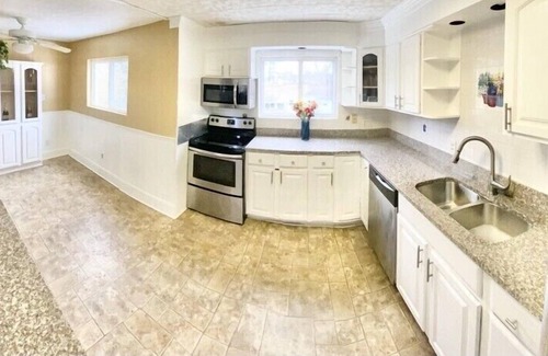 Virginia Beach House | Virginia Beach Family Home 4 Bedroom, 2 Bathroom