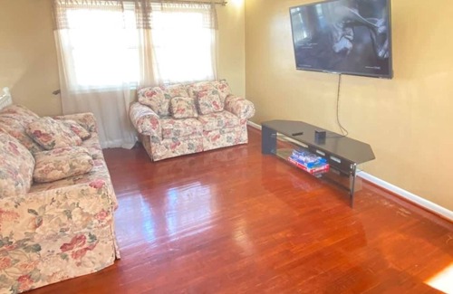 Virginia Beach House | Virginia Beach Family Home 4 Bedroom, 2 Bathroom