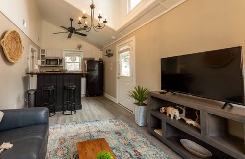Manteo Cottage | Virginia Dare Cottage-Walk 2 Manteo Waterfront