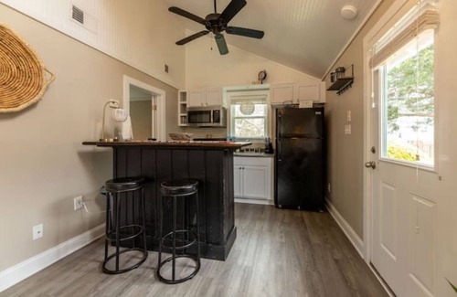 Manteo Cottage | Virginia Dare Cottage-Walk 2 Manteo Waterfront