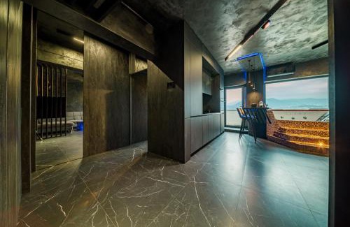 Tractorul Apartment | Virtual Dreamscape Apartment with Jacuzzi