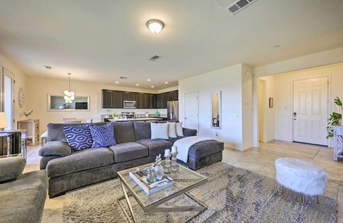 Visalia House | Visalia Home w/Yard: 4 Mi to Downtown!