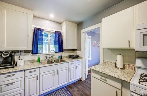 Visalia Cottage | Visalia Vacation Rental Near Sequoia National Park