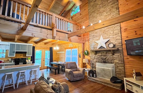 Pine Mountain Cabin | Visit Callaway's Pumpkins and Fantasy in Lights with us at Rustic Star!