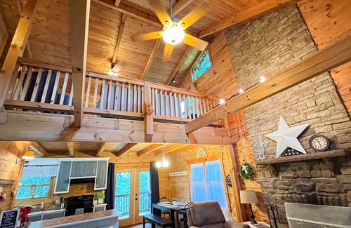 Pine Mountain Cabin | Visit Callaway's Pumpkins and Fantasy in Lights with us at Rustic Star!