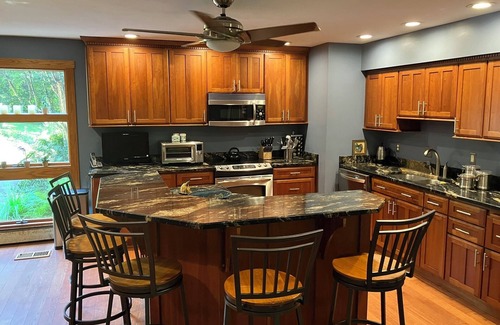Parole House | Visiting Annapolis for Boat Show, RenFest, Comm Week? This is the perfect house!