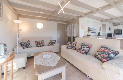 Bredene House | Vissershuisje nr. 213 by Interhome
