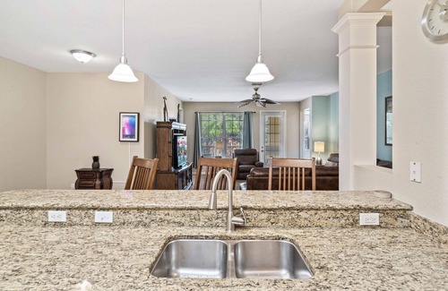 Florida Central Atlantic Coast Hotel | Vista Cay by Orlando Resort Rentals on Universal Boulevard