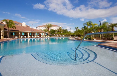 Florida Central Atlantic Coast Apartment | Vista Cay Island Breeze Lake View Condo Near all Parks. Walk to OCCC!
