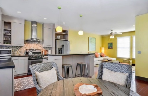 Capitola House | Vista Cortile - Unique Townhouse