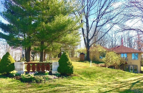 Uniontown House | VISTA: Country Estate, 200+ PERFECT reviews! Views & PRIVACY.Seniors?-YES!