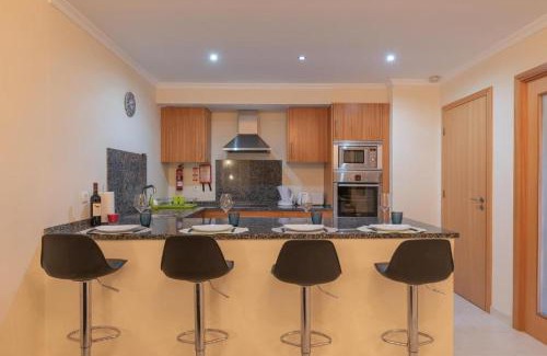 Olhos D'Agua Apartment | Vista das Ondas 208 by JS