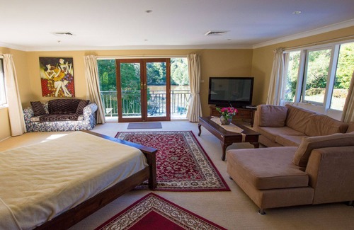 Holgate House | VISTA DEL LAGO TUSCAN MASSION 2.5 ACRES TERRIGAL HOLGATE HEATED POOL 2WOOD FIRES