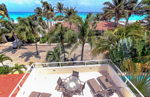 Playacar Fase I House | Vista del Mar by NAS