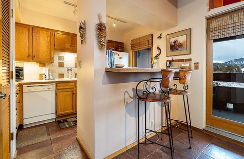 Santa Fe Condo | Vista La Sierra | Pet Friendly, Mountain View!
