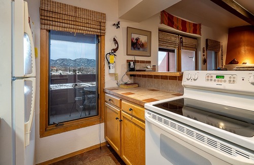 Santa Fe Condo | Vista La Sierra | Pet Friendly, Mountain View!