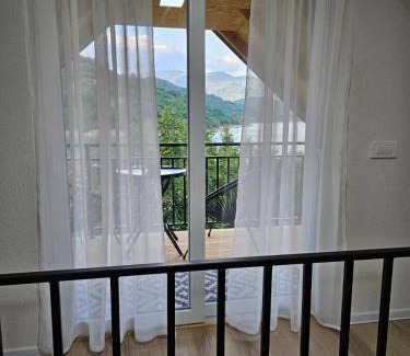 Herzegovina-Neretva Canton House | Vista Lago