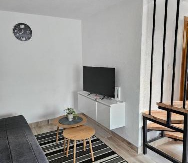Herzegovina-Neretva Canton House | Vista Lago