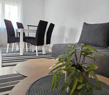 Herzegovina-Neretva Canton House | Vista Lago