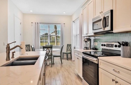 West Kissimmee Villa | ‘’ Vista Lago ‘’Hotel Amenities, Private Pool/Hot-Tub,Disney, Margaritaville
