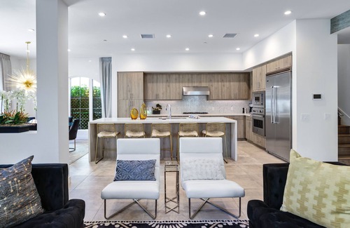Historic Tennis Club House | Vista Montaña - Beautiful downtown townhome!