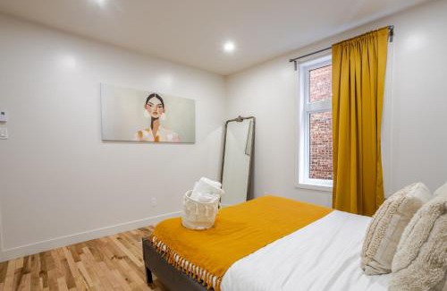 Cote-Des-Neiges—Notre-Dame-De-Grace Apartment | Vista Nook Light Filled 2BR in MTL