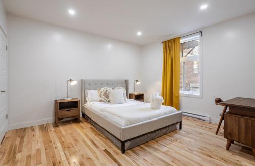 Cote-Des-Neiges—Notre-Dame-De-Grace Apartment | Vista Nook Light Filled 2BR in MTL