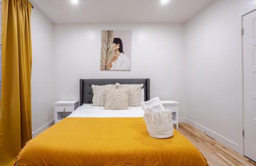 Cote-Des-Neiges—Notre-Dame-De-Grace Apartment | Vista Nook Light Filled 2BR in MTL