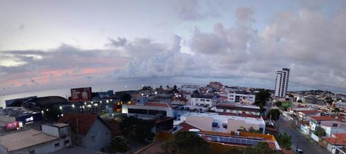 Bairro Novo House | Vista para o mar e Farol de Olinda, Perto da FACULDADE DE MEDICINA DE OLINDA , Cama Solteiro Com colchão Adicional, Estante e Ventilador