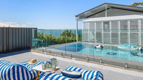 Corlette House | Vista Port Stephens - Luxurious Coastal Retreat