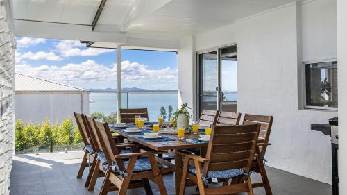 Corlette House | Vista Port Stephens - Luxurious Coastal Retreat