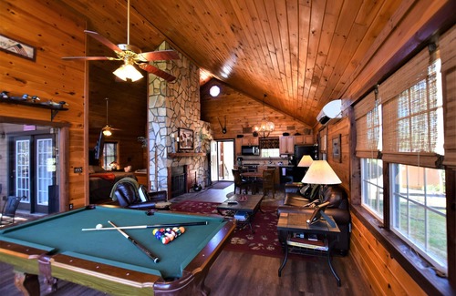 Sautee Nacoochee Cabin | Vista Ridge Cabin, A Romantic Getaway in Helen, GA