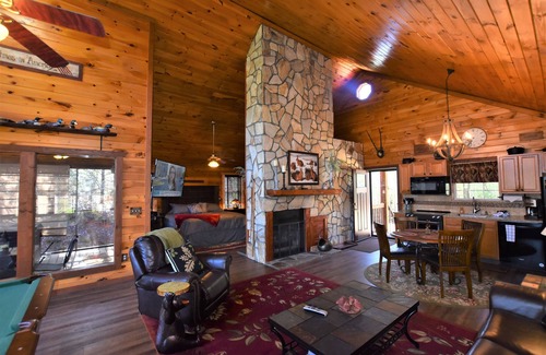 Sautee Nacoochee Cabin | Vista Ridge Cabin, A Romantic Getaway in Helen, GA